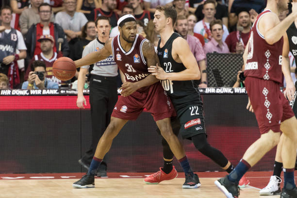 拉开雄鹿防 拉开雄鹿防